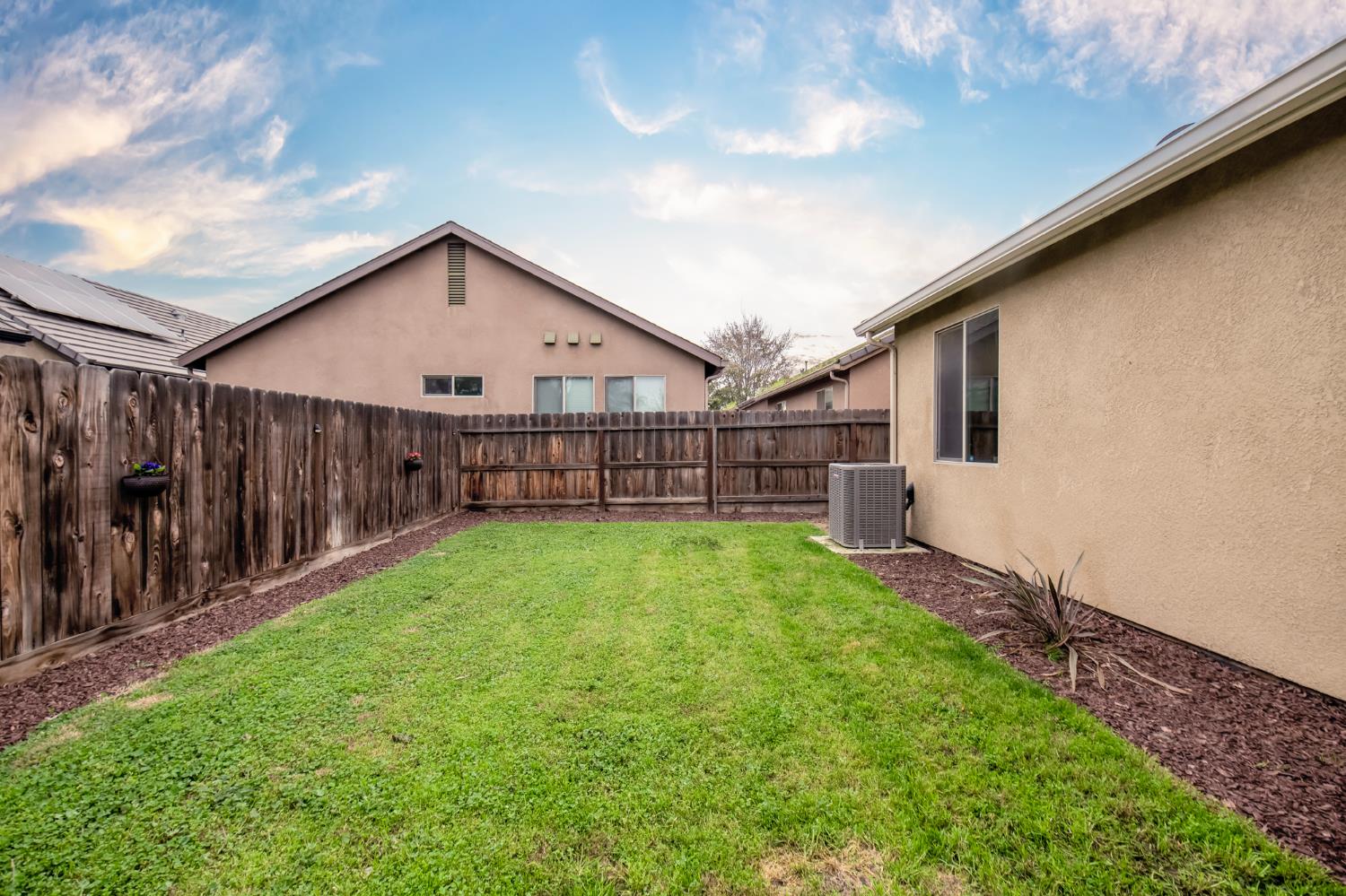 352 S Wind Ct, Visalia, CA 93292