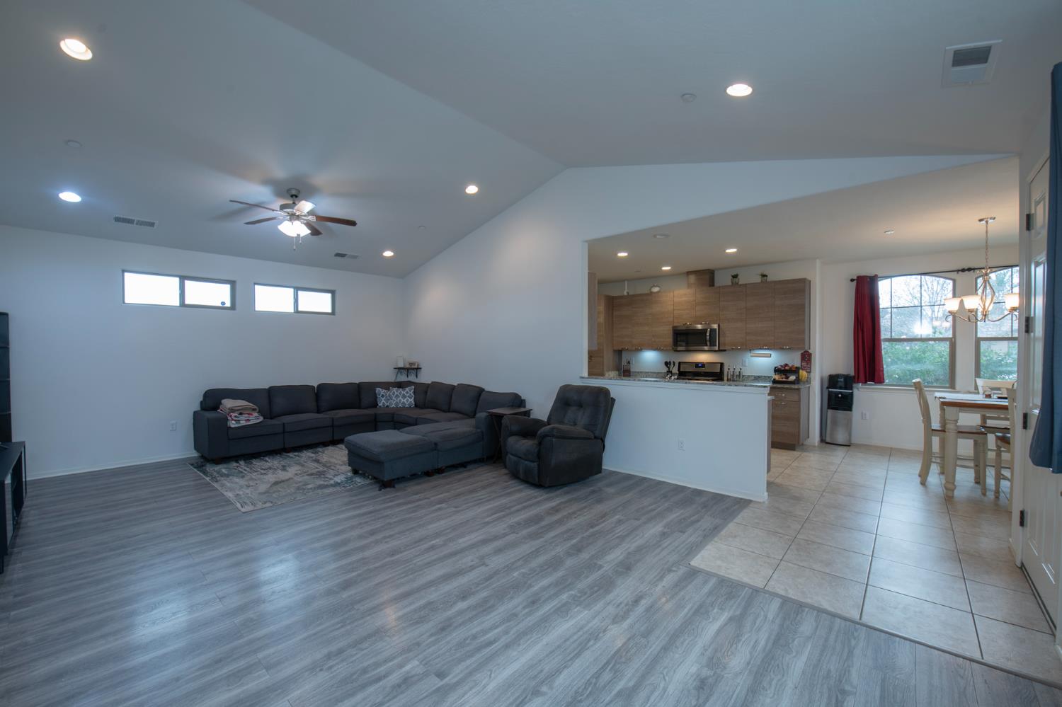 352 S Wind Ct, Visalia, CA 93292