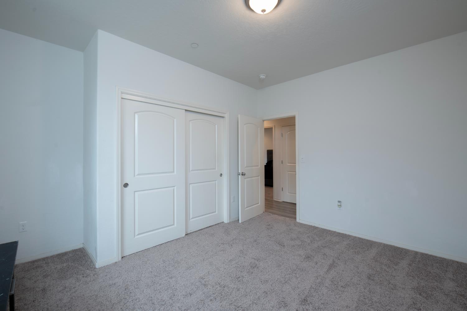 352 S Wind Ct, Visalia, CA 93292