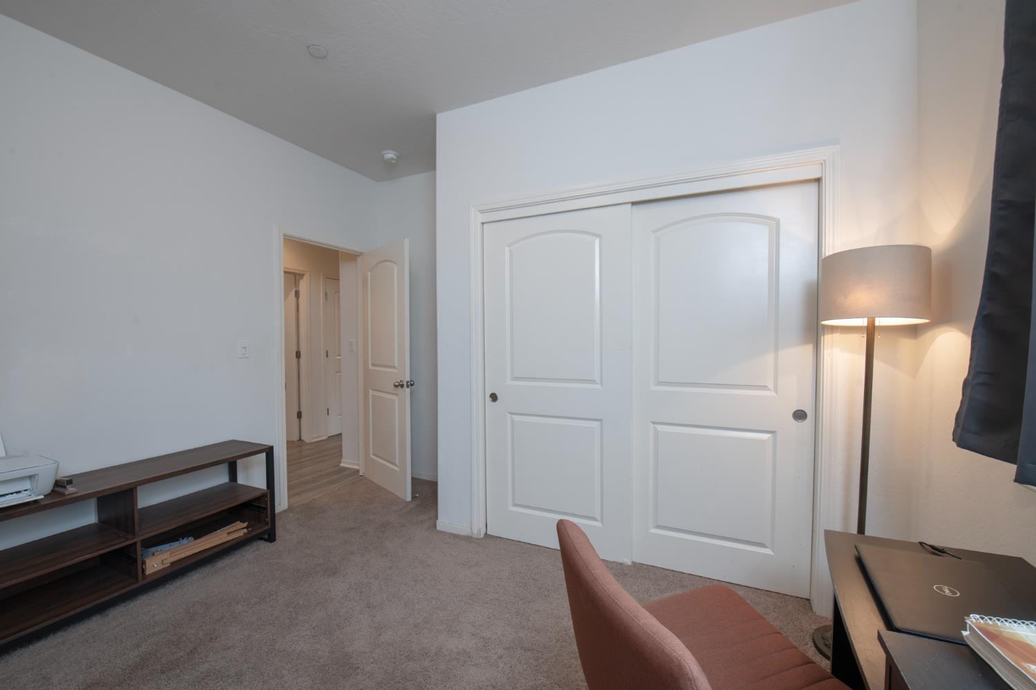 352 S Wind Ct, Visalia, CA 93292