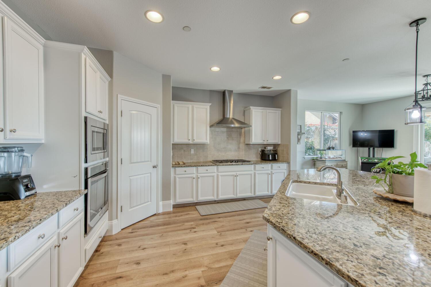 3076 Portals Ave, Clovis, CA 93619