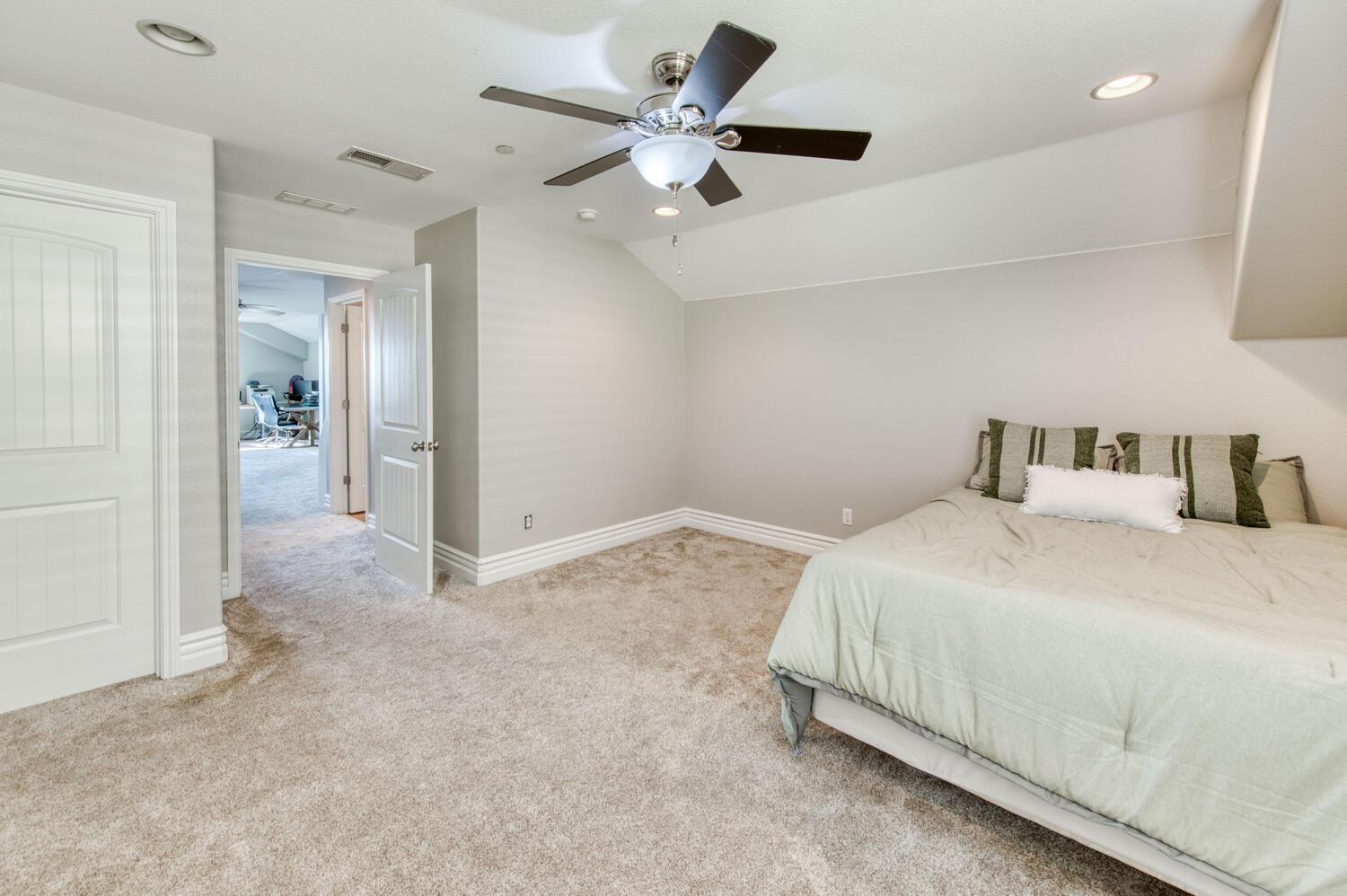 3076 Portals Ave, Clovis, CA 93619