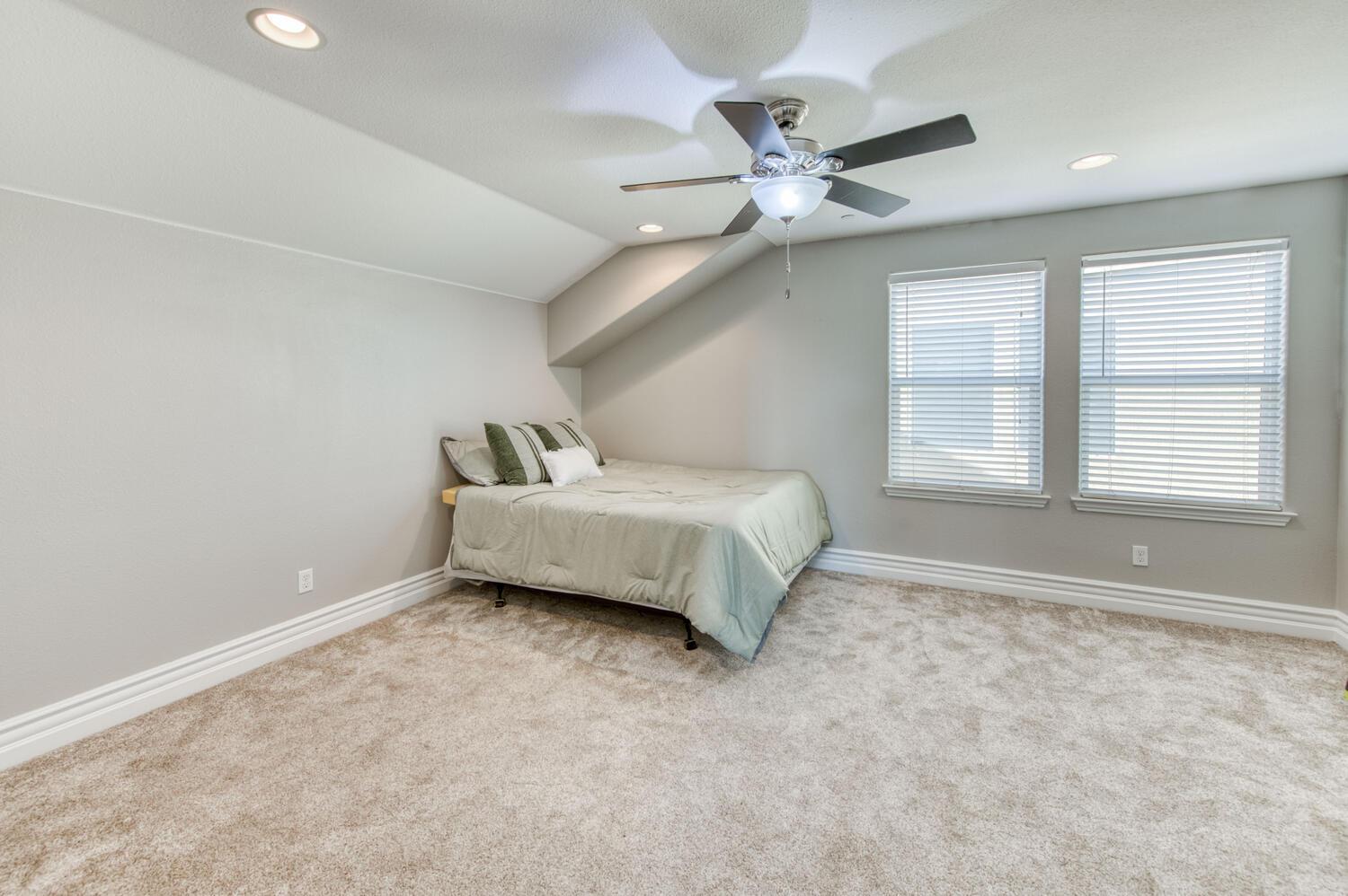 3076 Portals Ave, Clovis, CA 93619