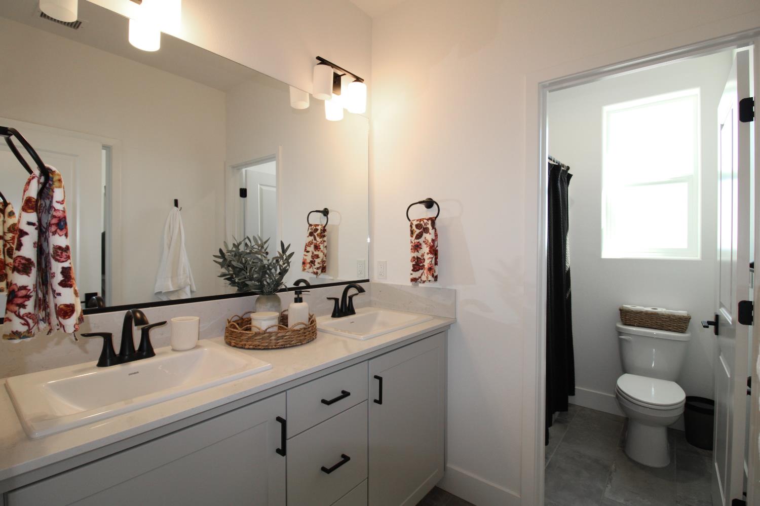 773 Robert Ave, Madera, CA 93636