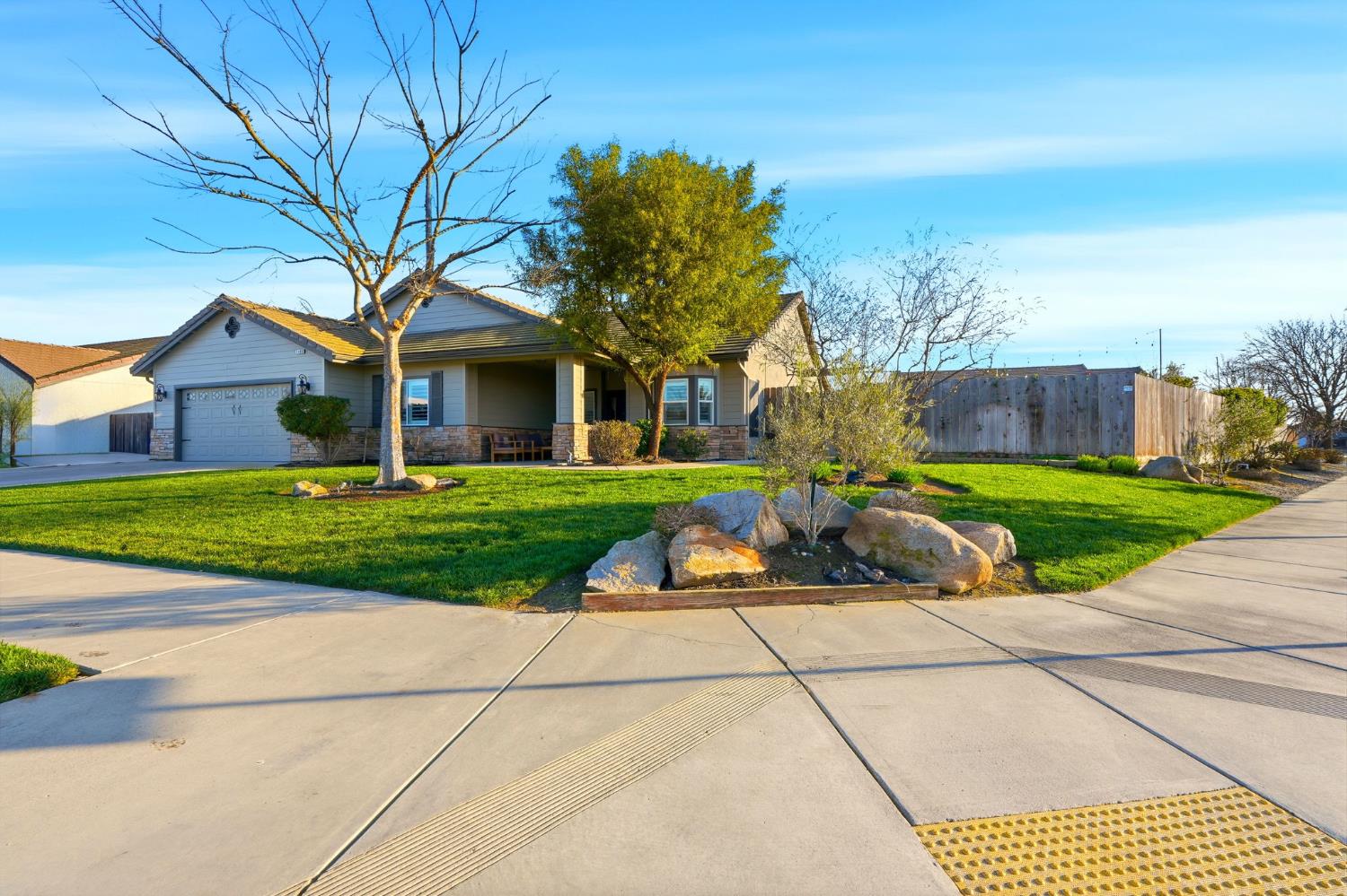 1483 Atlantic Ave, Lemoore, CA 93245