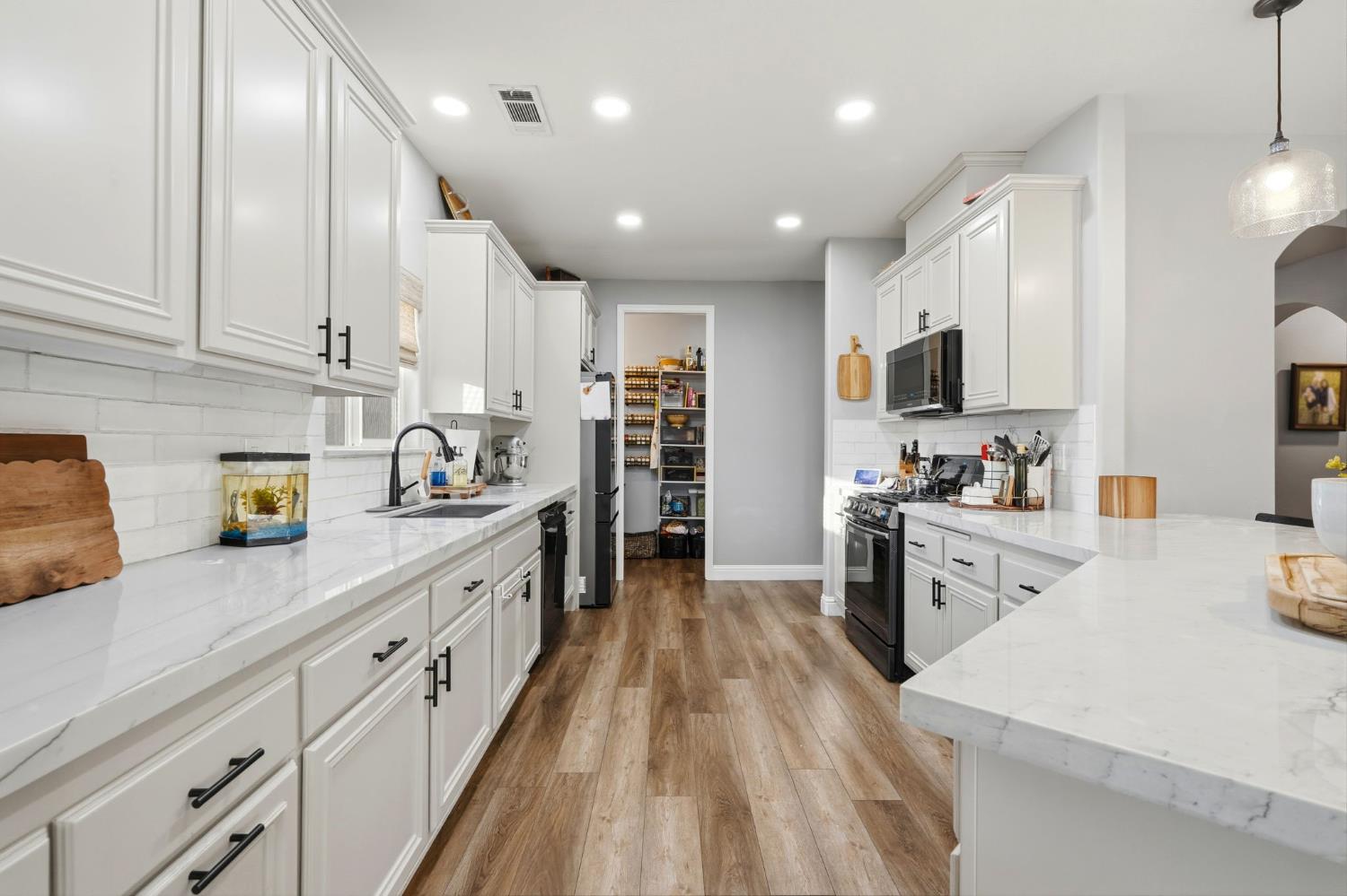 1483 Atlantic Ave, Lemoore, CA 93245