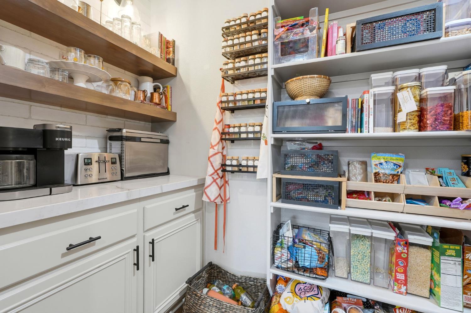 1483 Atlantic Ave, Lemoore, CA 93245