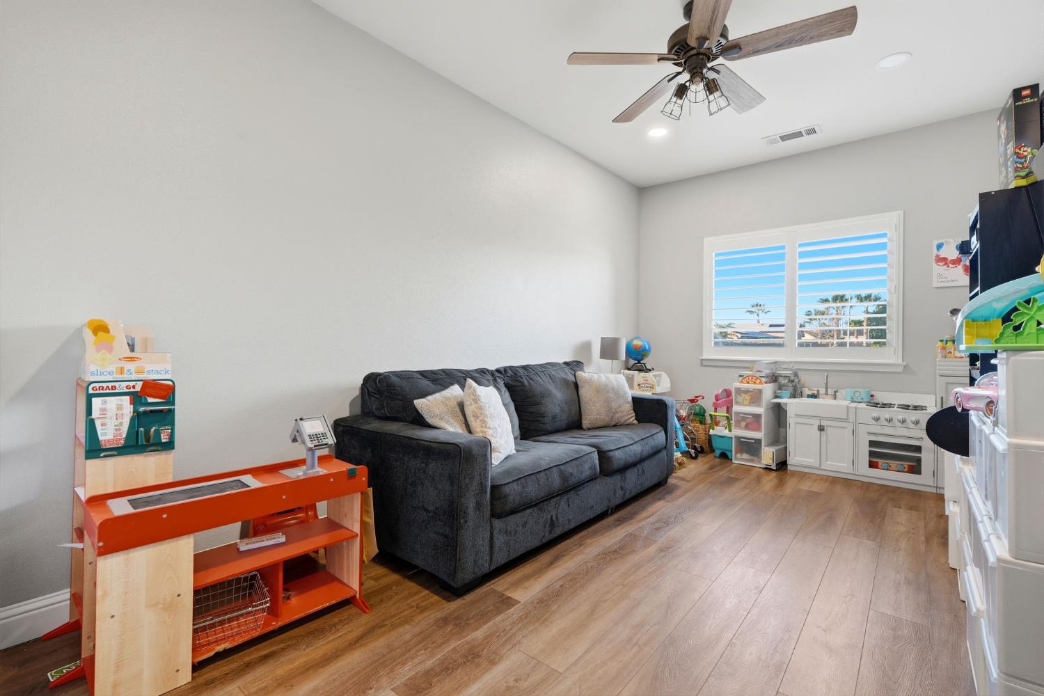 1483 Atlantic Ave, Lemoore, CA 93245