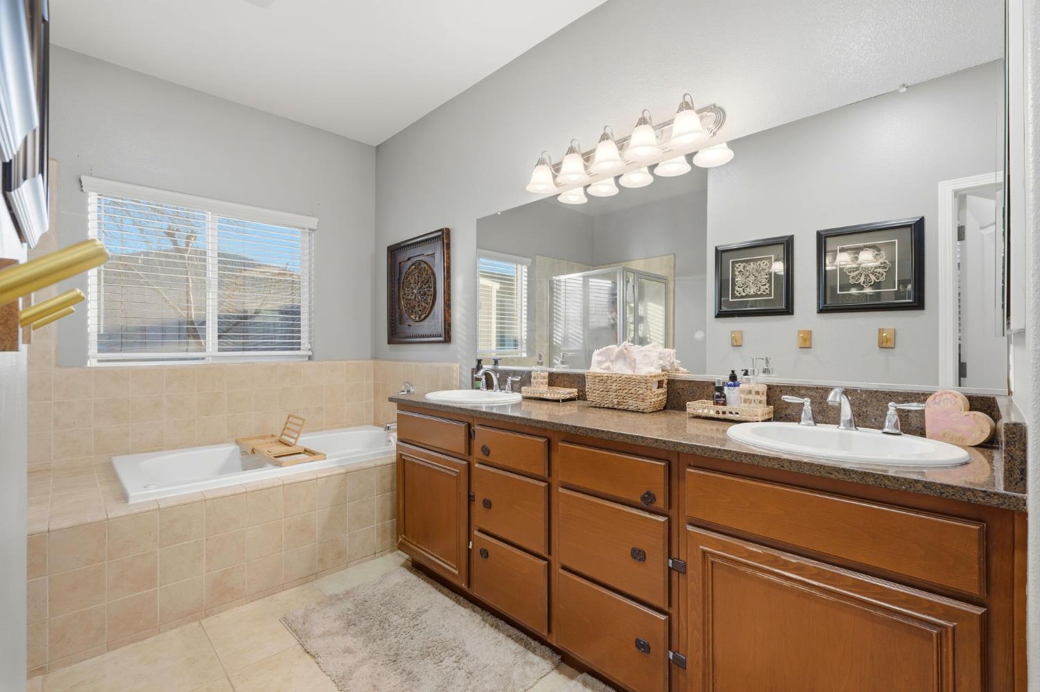 1483 Atlantic Ave, Lemoore, CA 93245