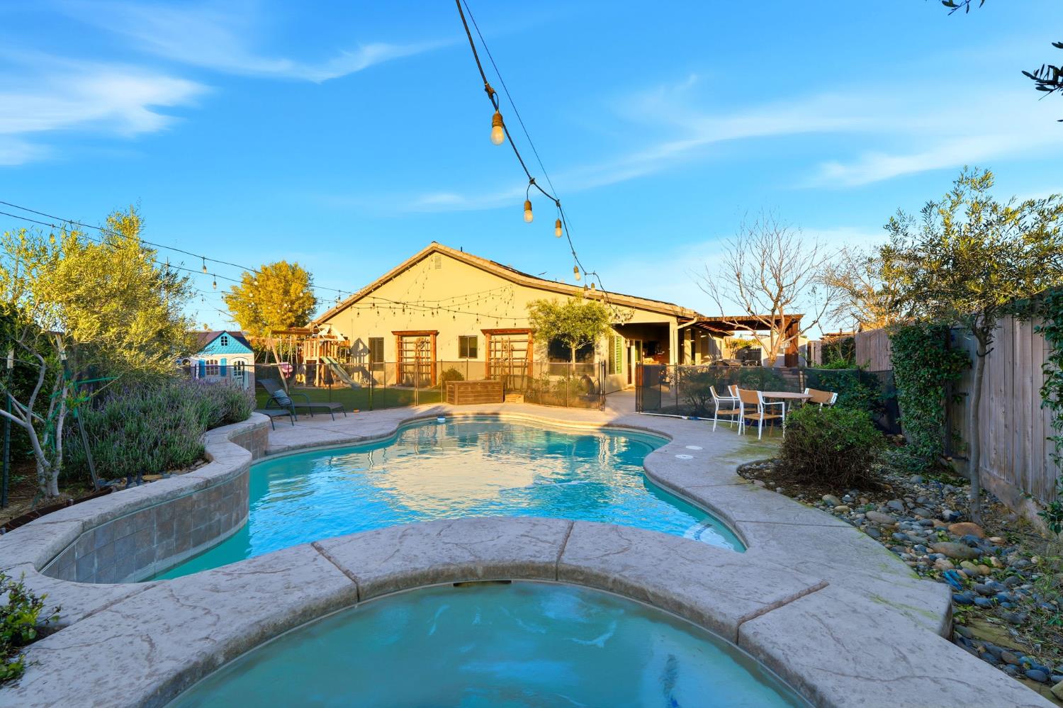 1483 Atlantic Ave, Lemoore, CA 93245