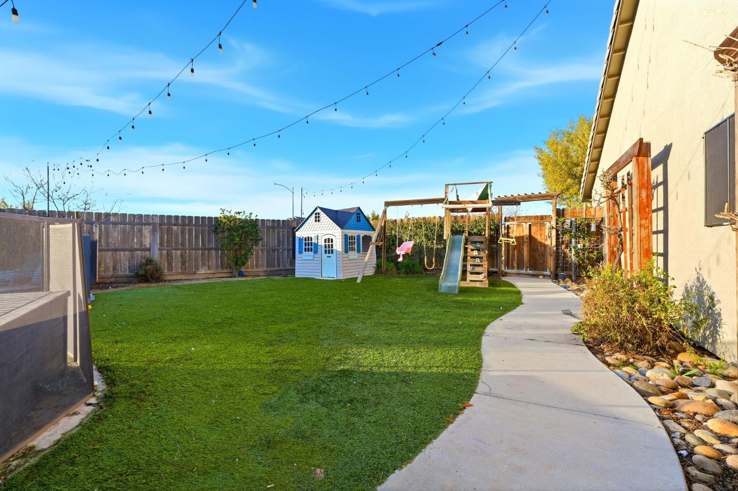 1483 Atlantic Ave, Lemoore, CA 93245