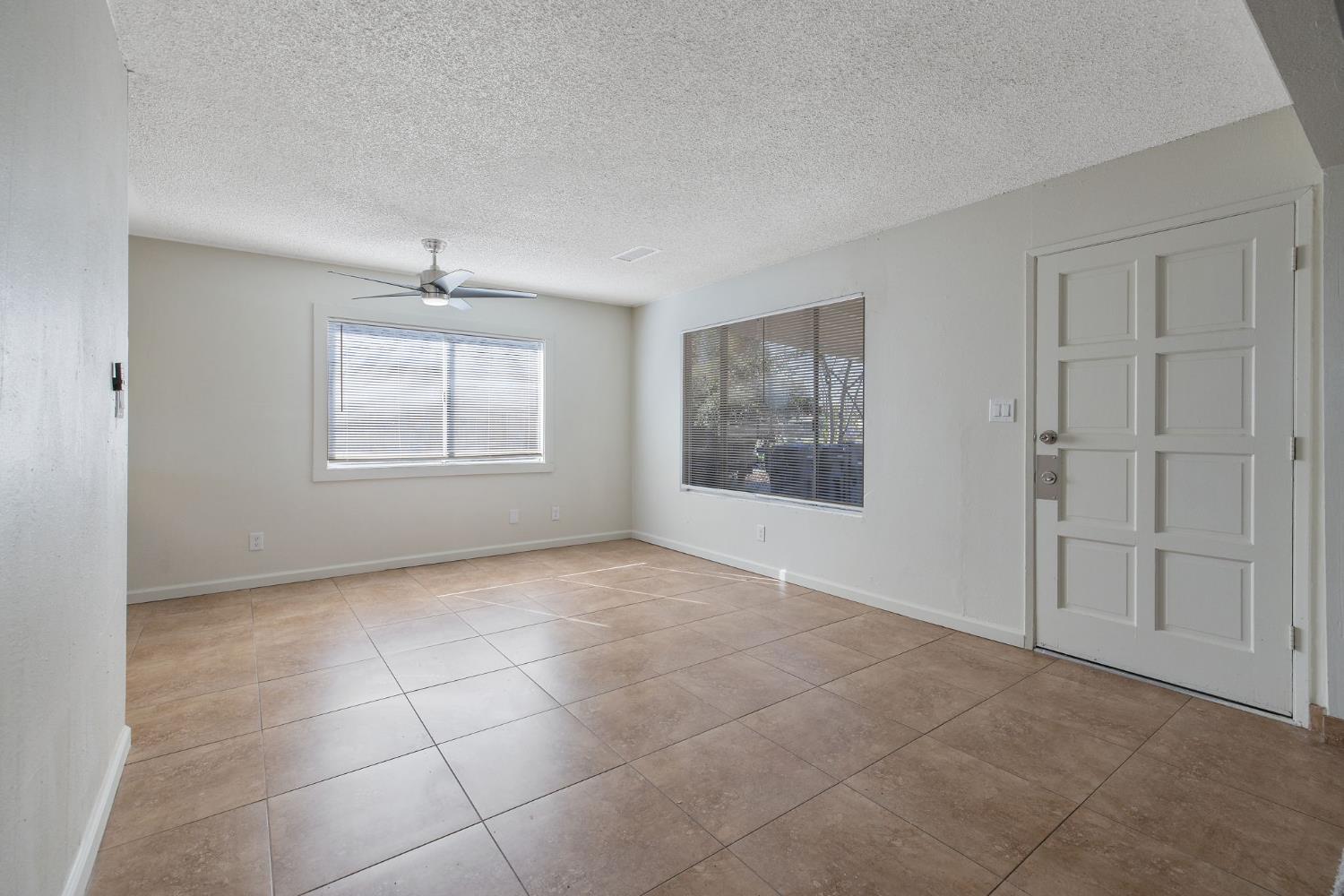 1432 N Locust St, Visalia, CA 93291