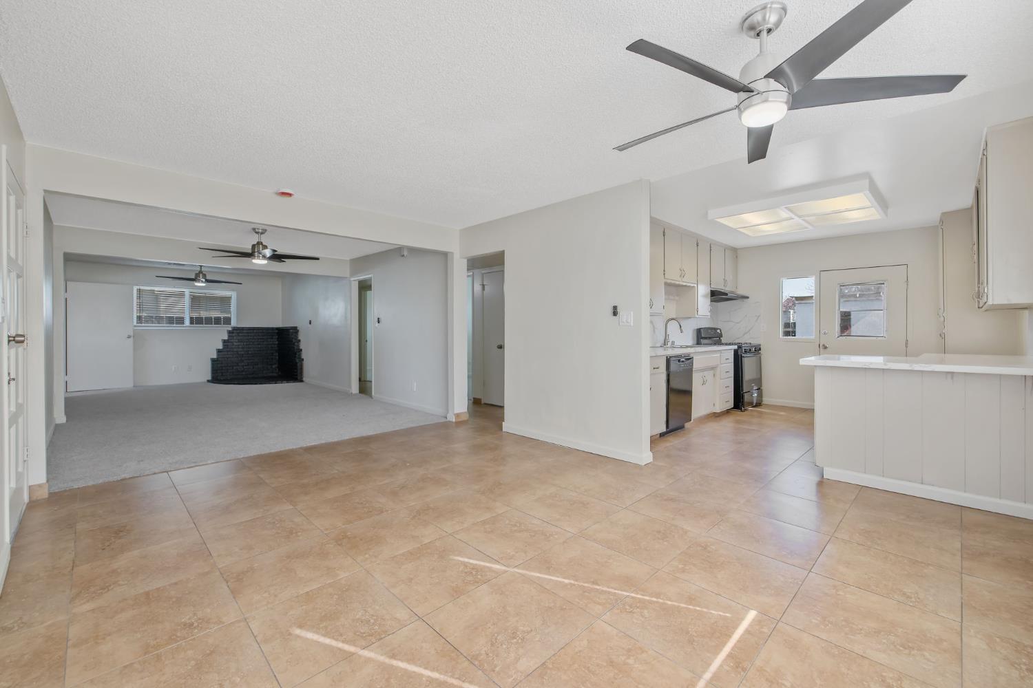 1432 N Locust St, Visalia, CA 93291