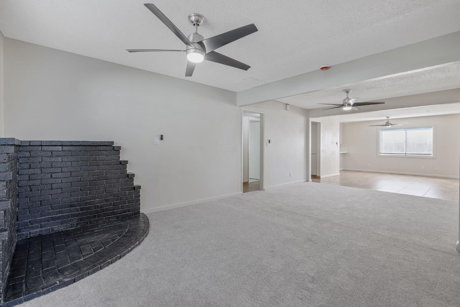 1432 N Locust St, Visalia, CA 93291