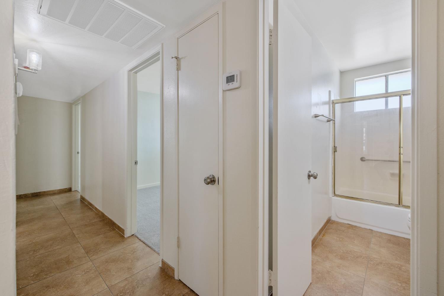 1432 N Locust St, Visalia, CA 93291