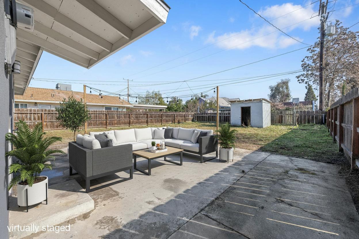 1432 N Locust St, Visalia, CA 93291