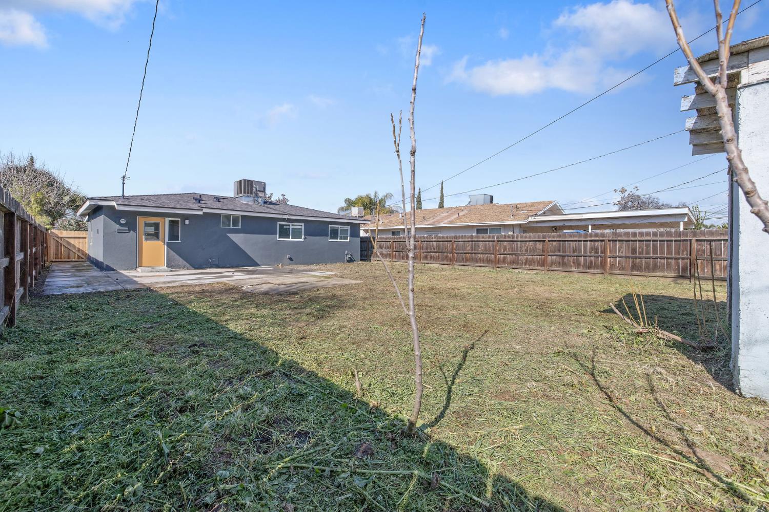 1432 N Locust St, Visalia, CA 93291