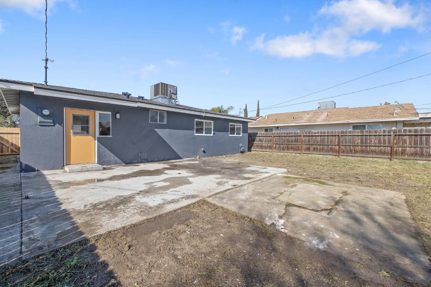 1432 N Locust St, Visalia, CA 93291