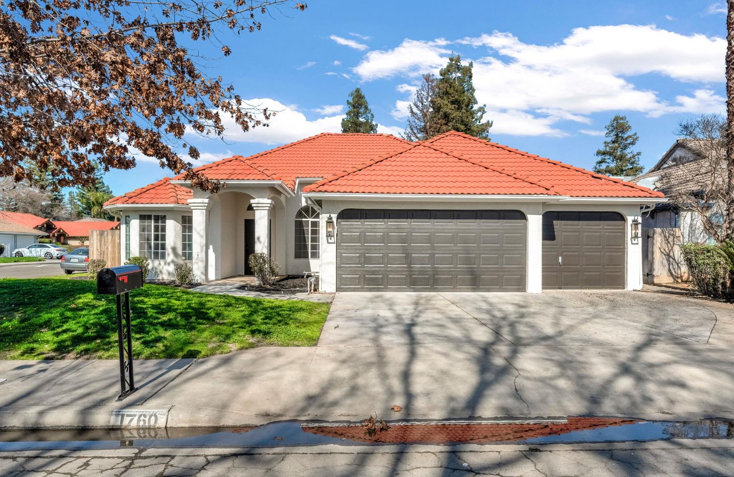 1760 E Omaha Ave, Fresno, CA 93720