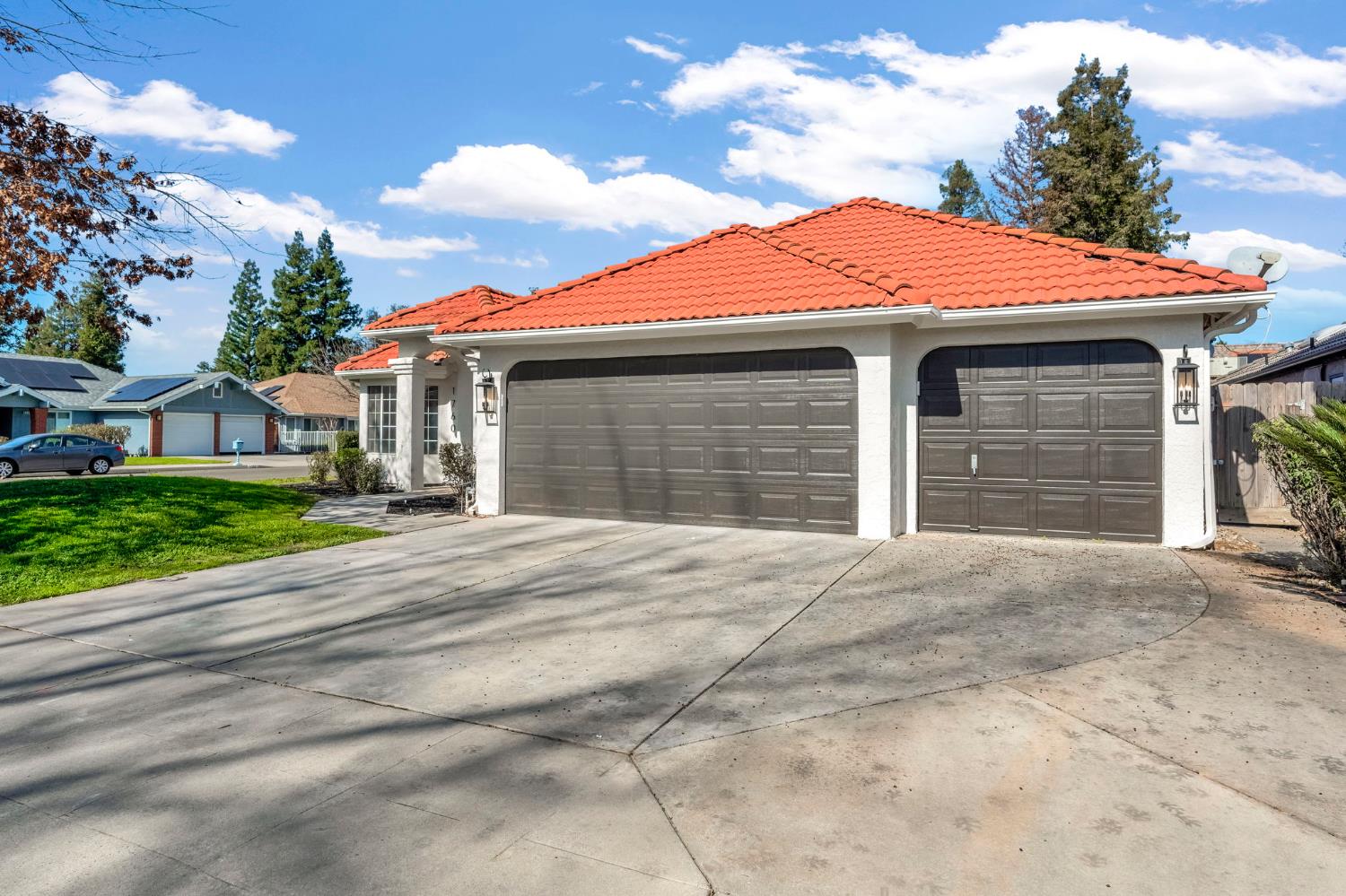 1760 E Omaha Ave, Fresno, CA 93720