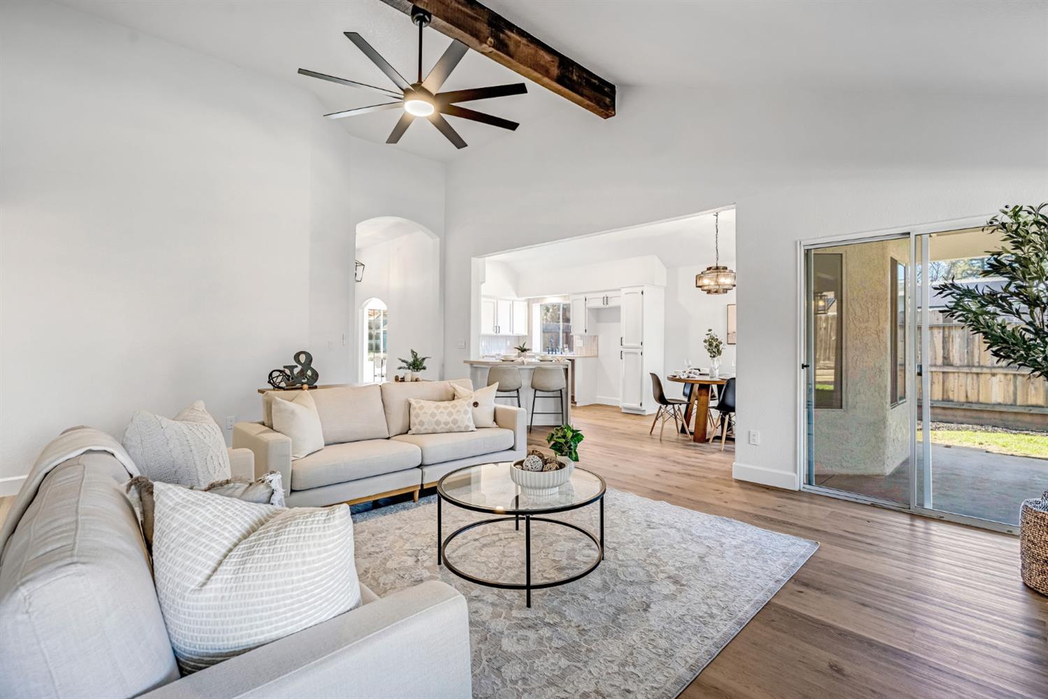 1760 E Omaha Ave, Fresno, CA 93720