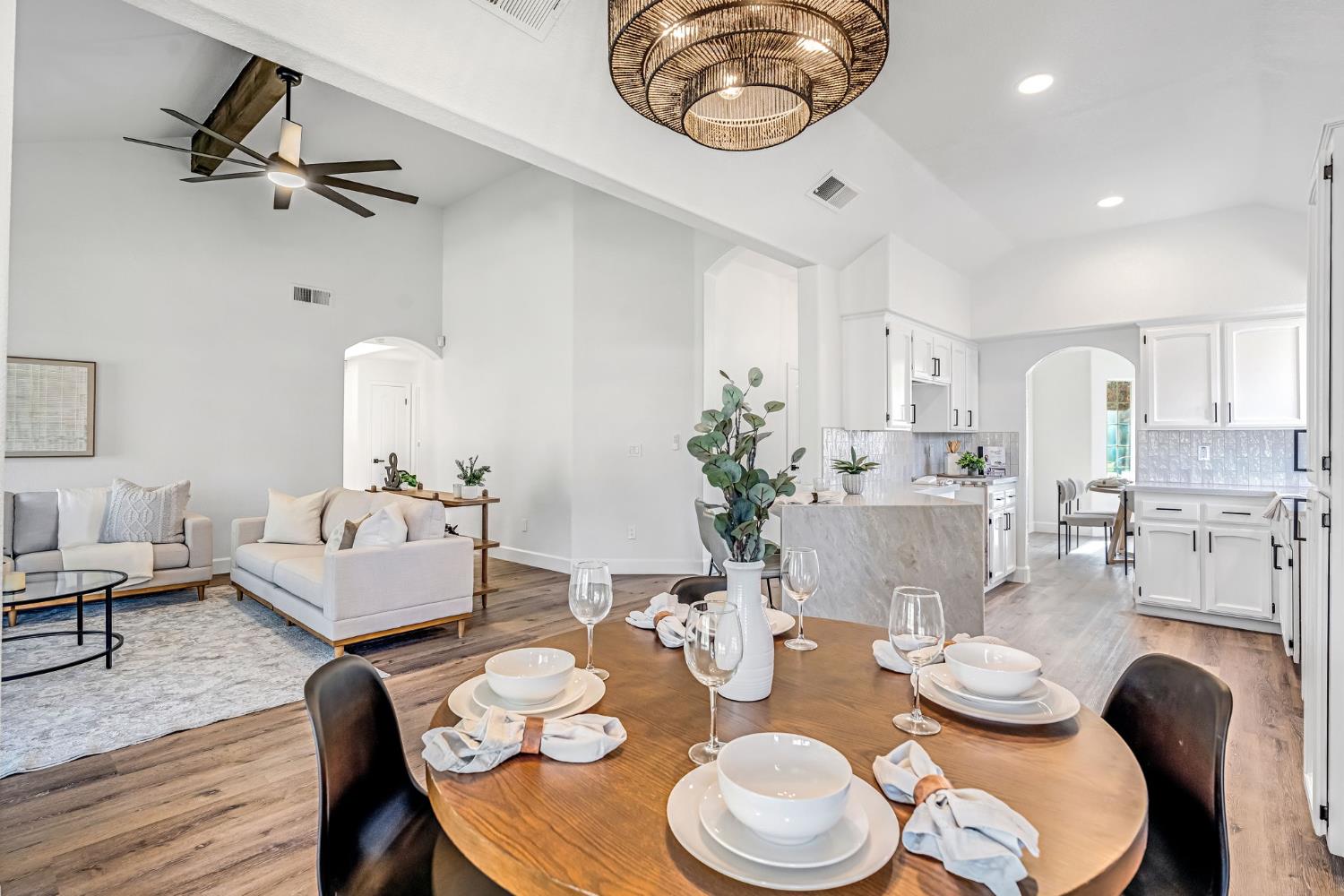 1760 E Omaha Ave, Fresno, CA 93720