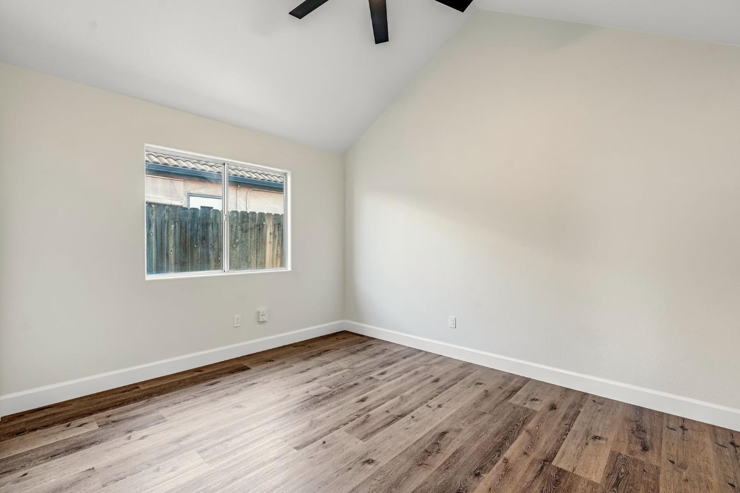 1760 E Omaha Ave, Fresno, CA 93720