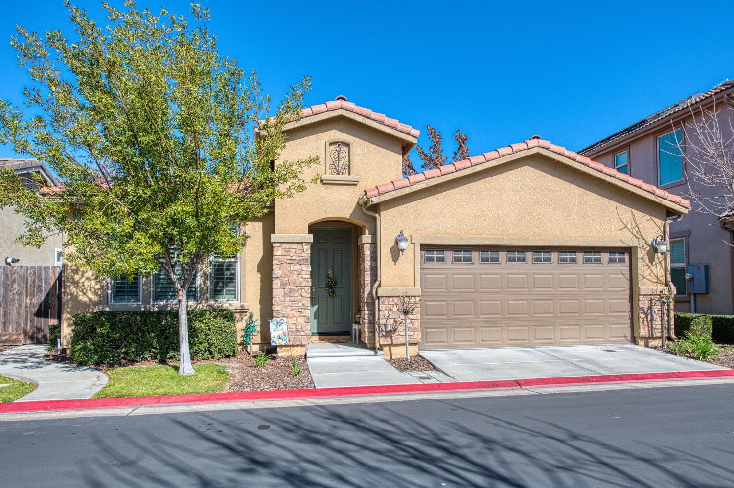 3031 Glacier Ln, Clovis, CA 93619