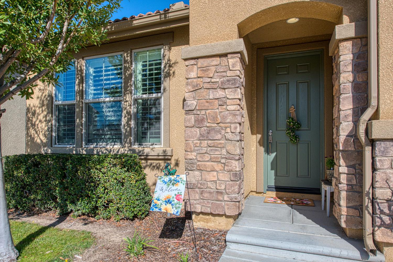 3031 Glacier Ln, Clovis, CA 93619