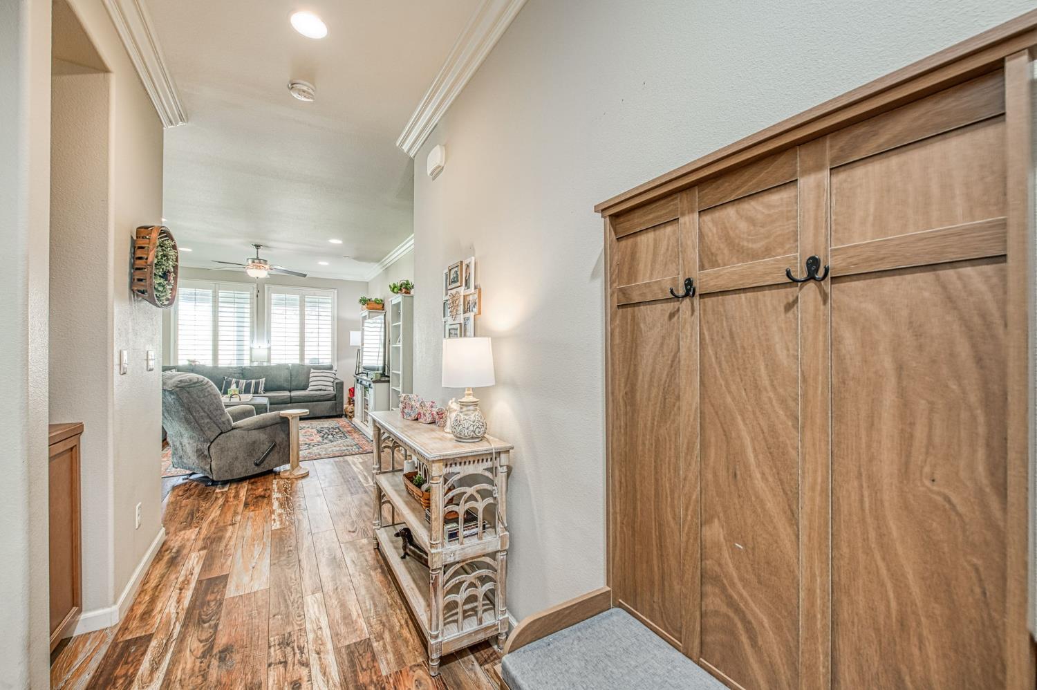 3031 Glacier Ln, Clovis, CA 93619