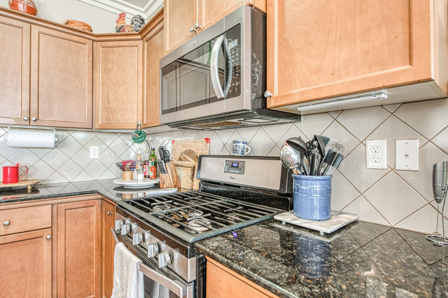 3031 Glacier Ln, Clovis, CA 93619