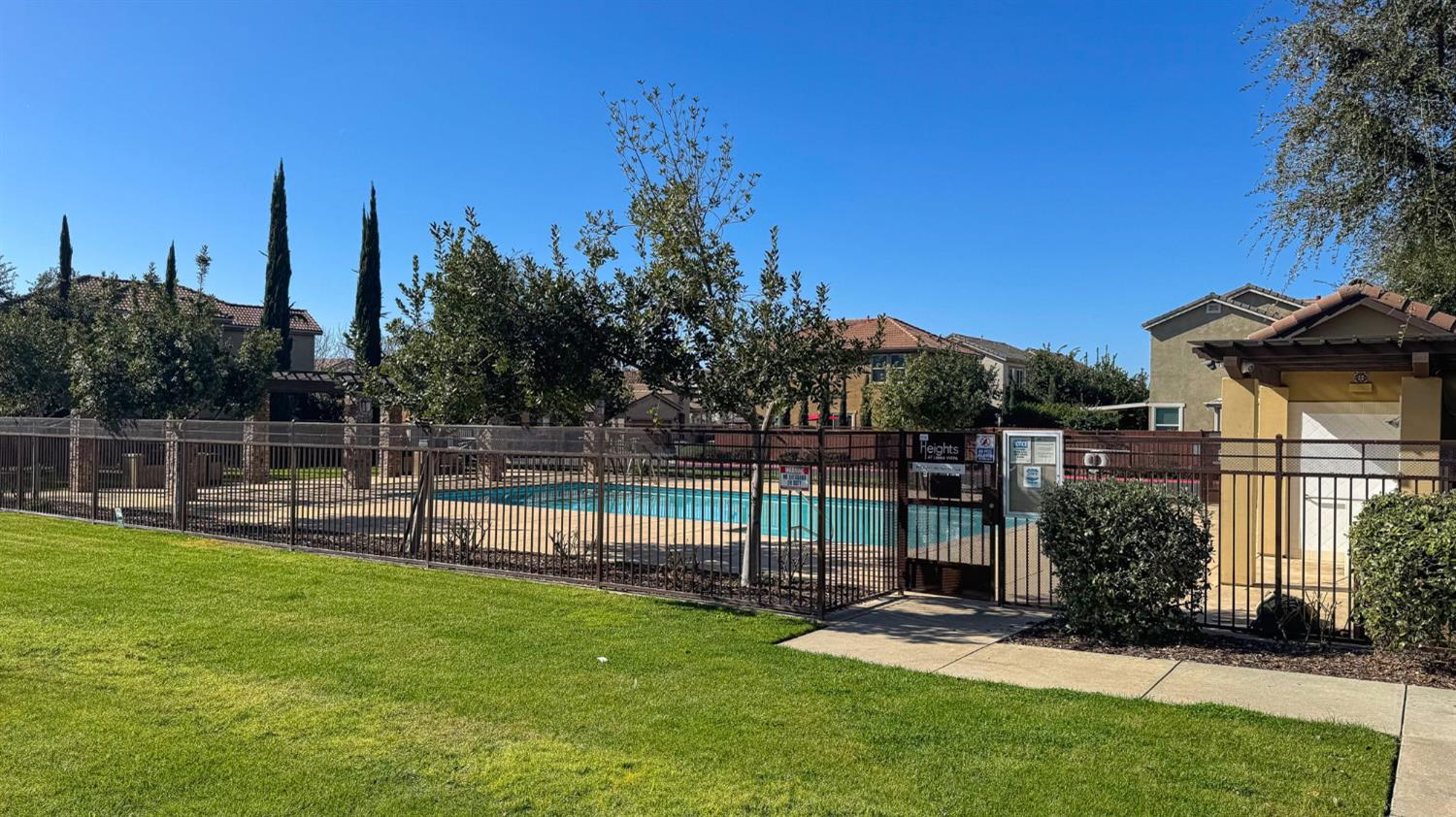 3031 Glacier Ln, Clovis, CA 93619