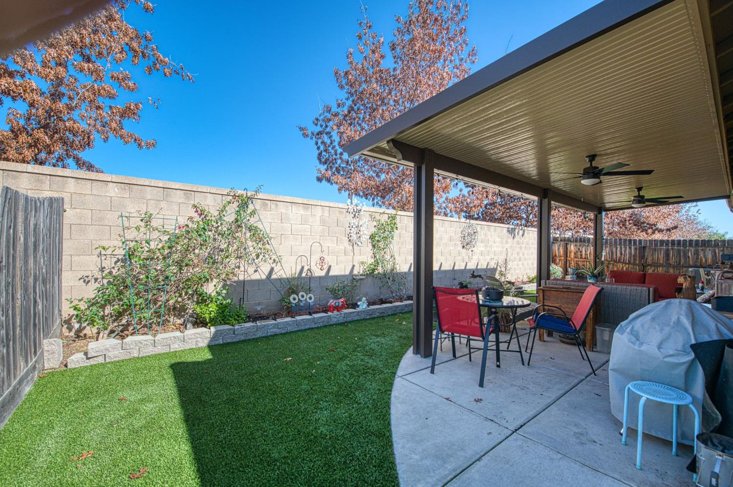 3031 Glacier Ln, Clovis, CA 93619