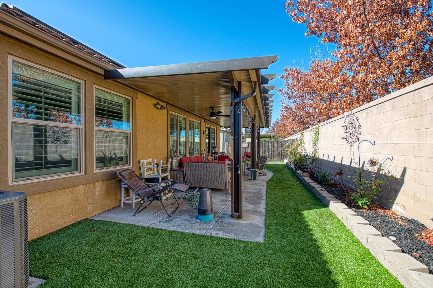 3031 Glacier Ln, Clovis, CA 93619