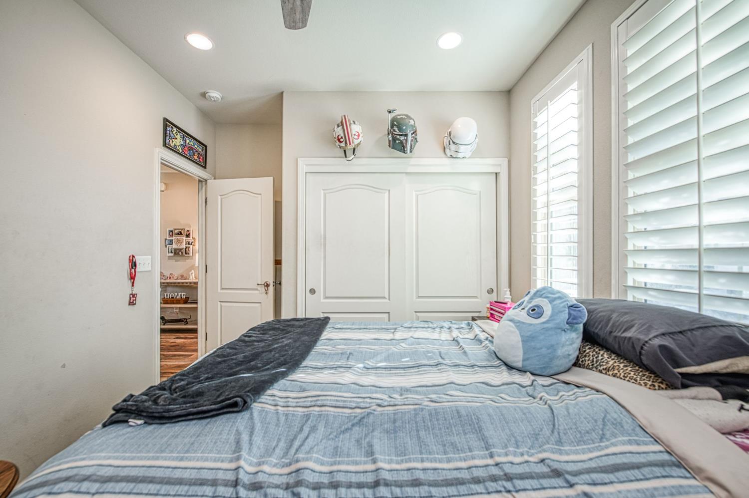 3031 Glacier Ln, Clovis, CA 93619