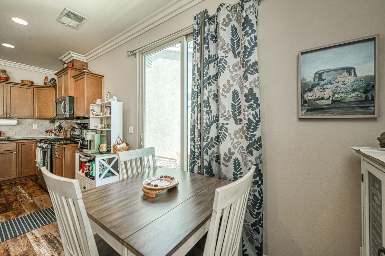 3031 Glacier Ln, Clovis, CA 93619