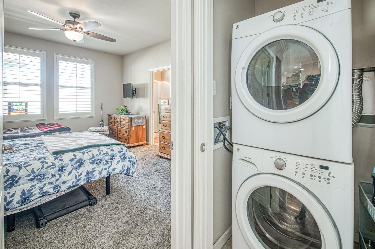 3031 Glacier Ln, Clovis, CA 93619