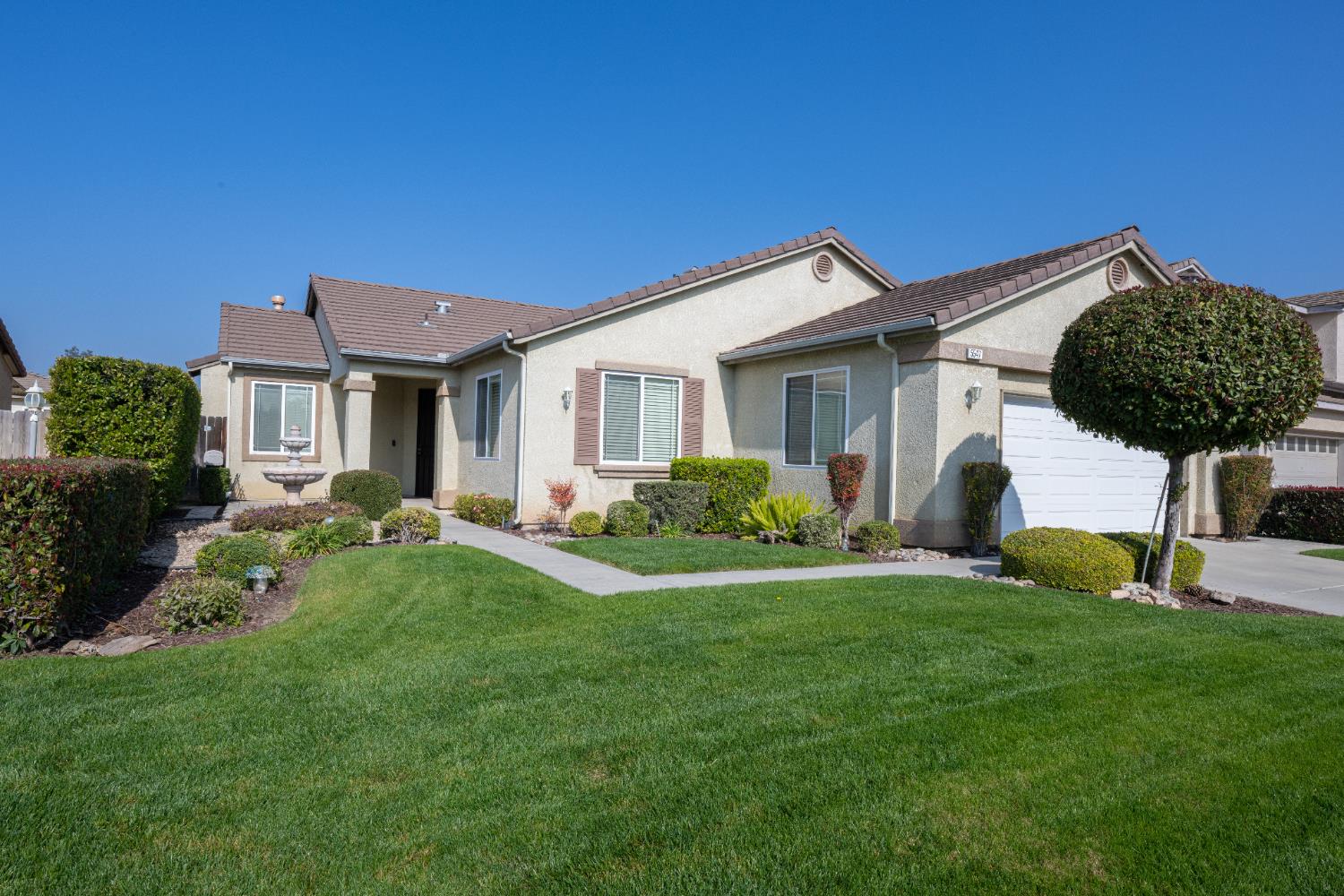 5547 E Atchison St, Fresno, CA 93727