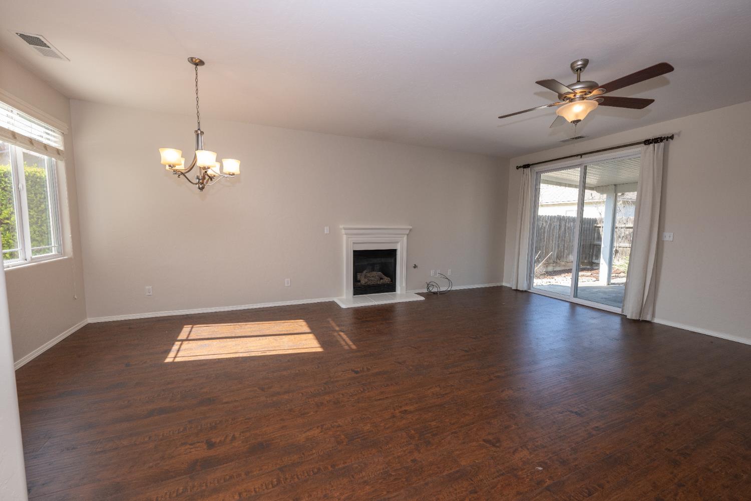 5547 E Atchison St, Fresno, CA 93727