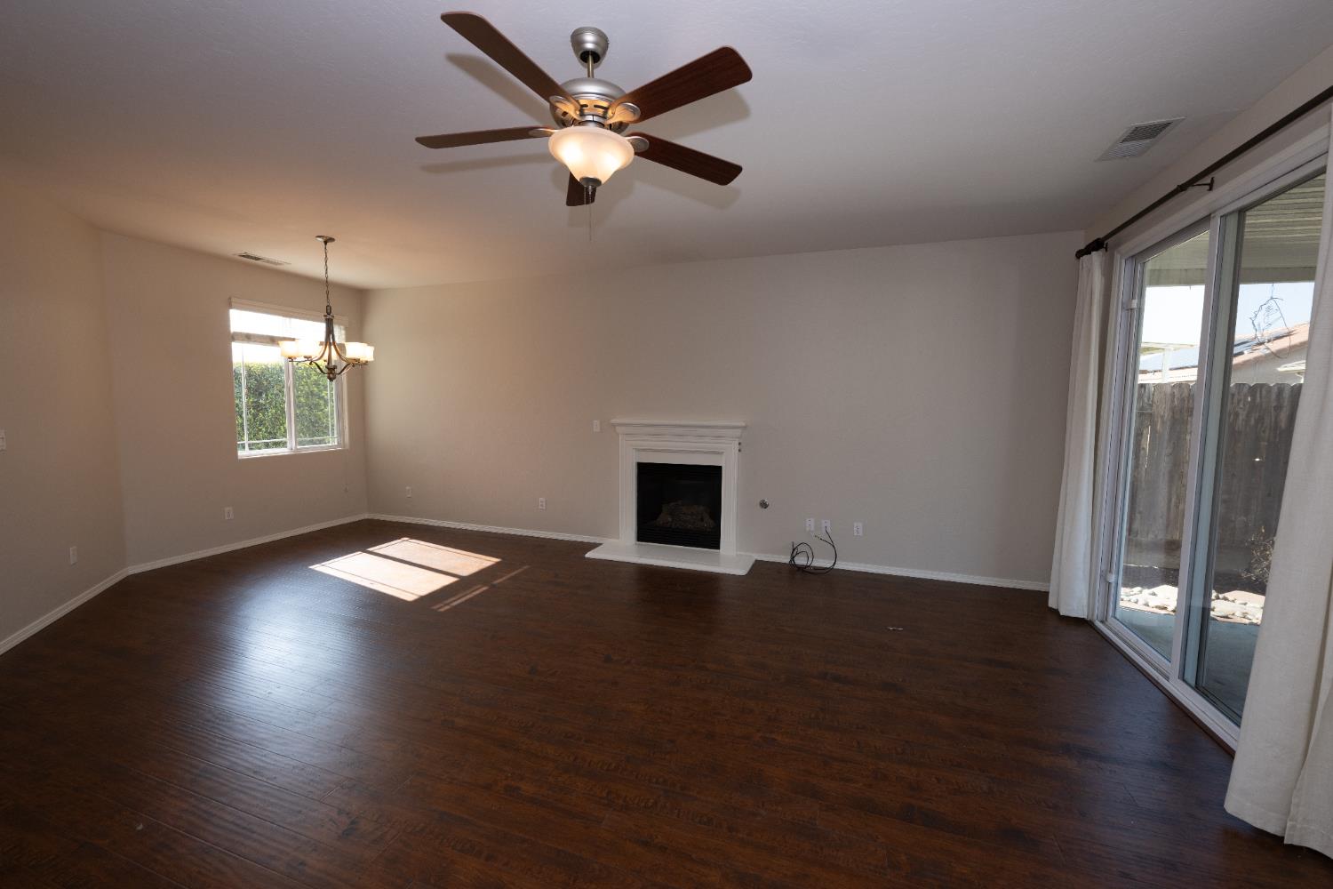 5547 E Atchison St, Fresno, CA 93727