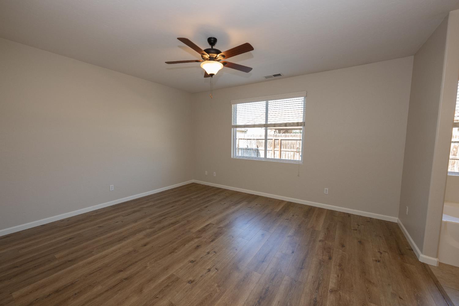 5547 E Atchison St, Fresno, CA 93727