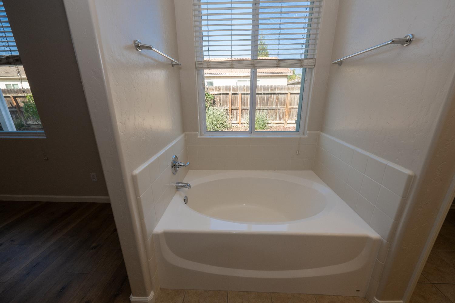 5547 E Atchison St, Fresno, CA 93727