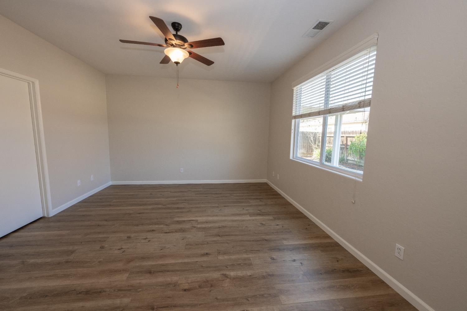 5547 E Atchison St, Fresno, CA 93727