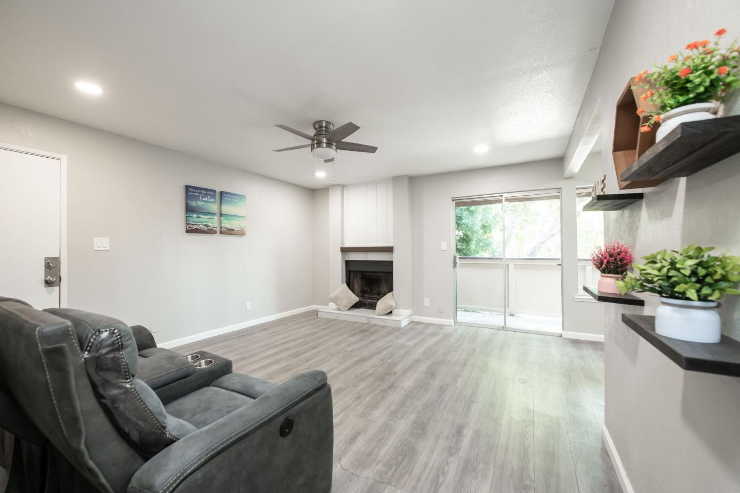 1550 W Ashlan Ave #208, Fresno, CA 93705