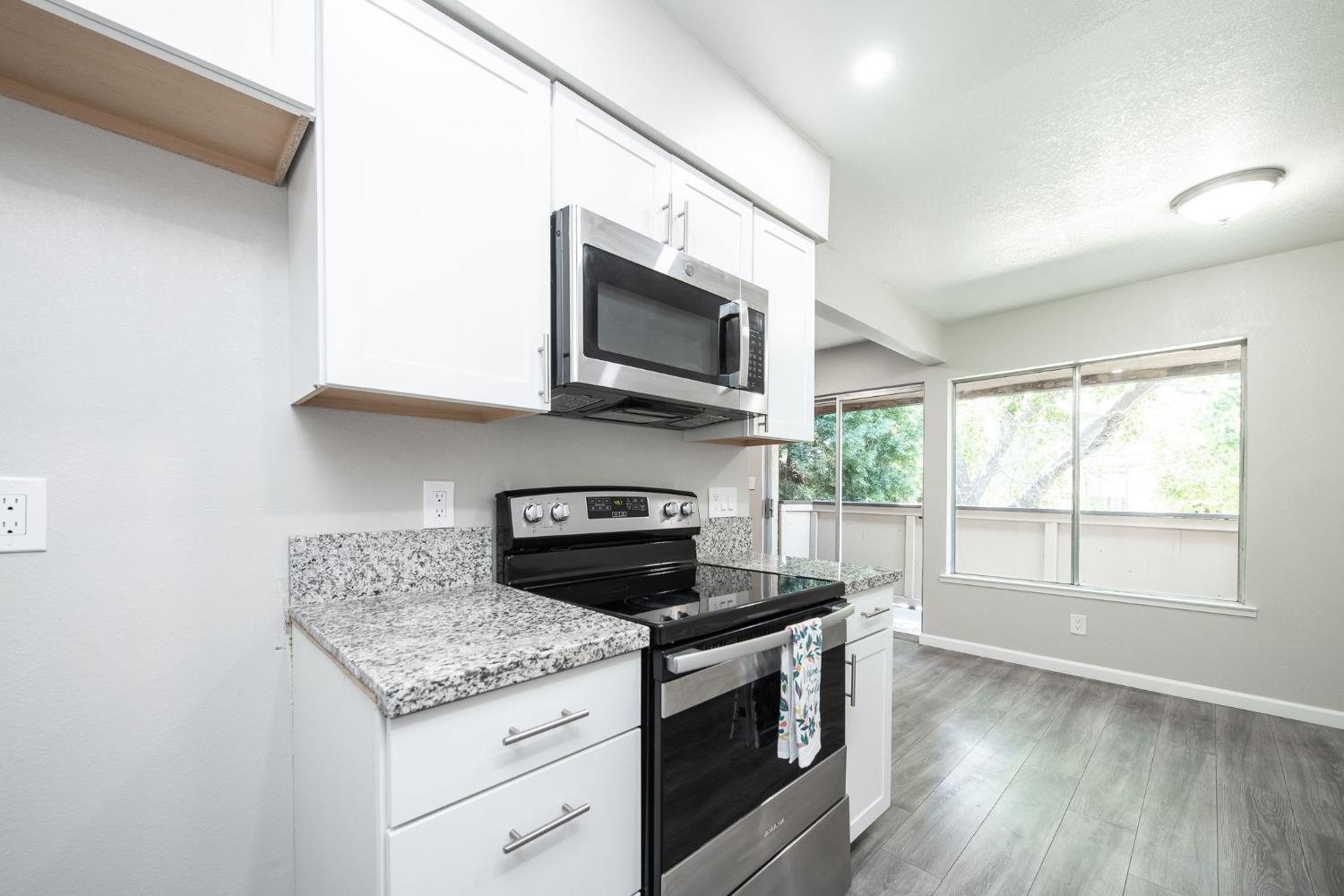 1550 W Ashlan Ave #208, Fresno, CA 93705