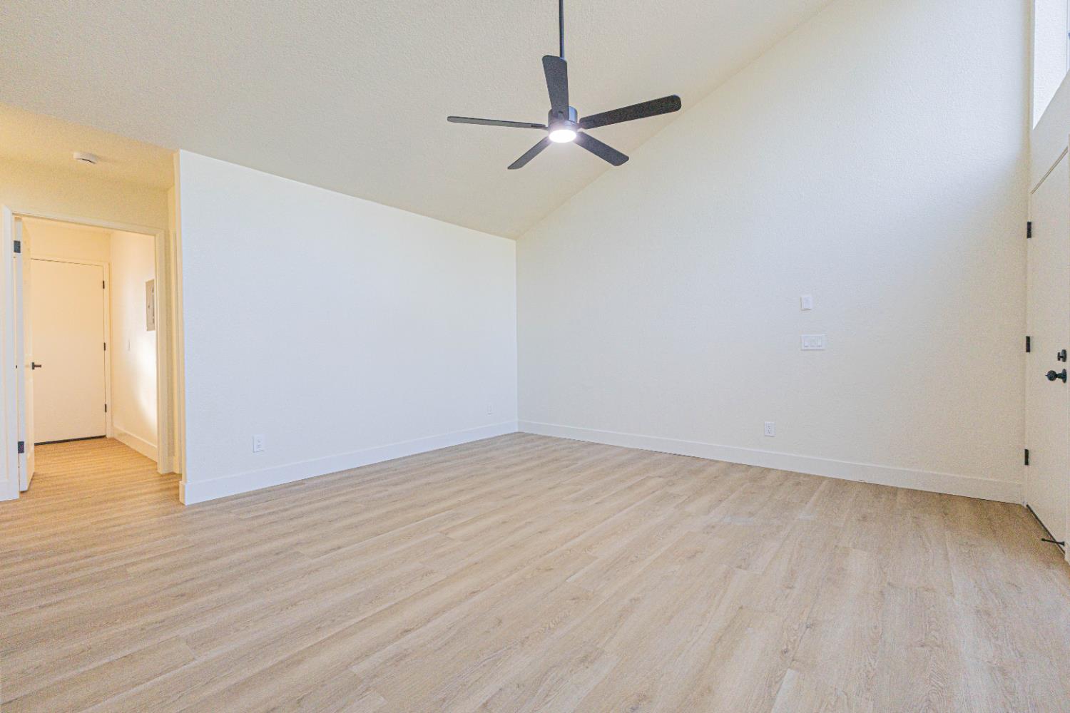 5965 E Shields #111, Fresno, CA 93727