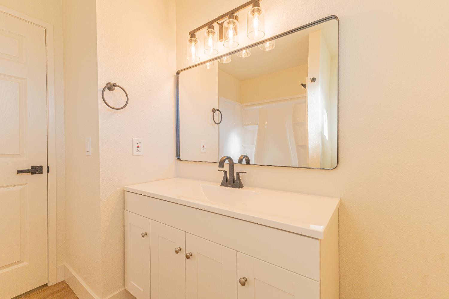 5965 E Shields #111, Fresno, CA 93727