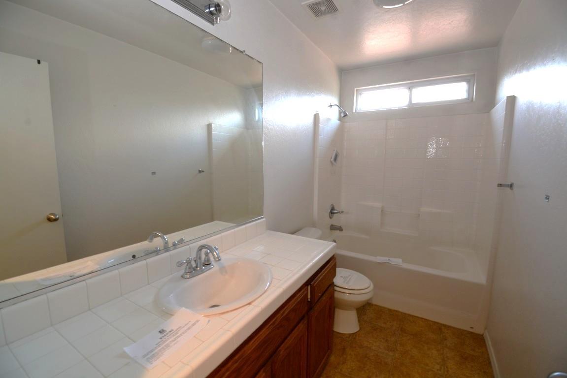 2360 S Playa Ave, Fresno, CA 93727