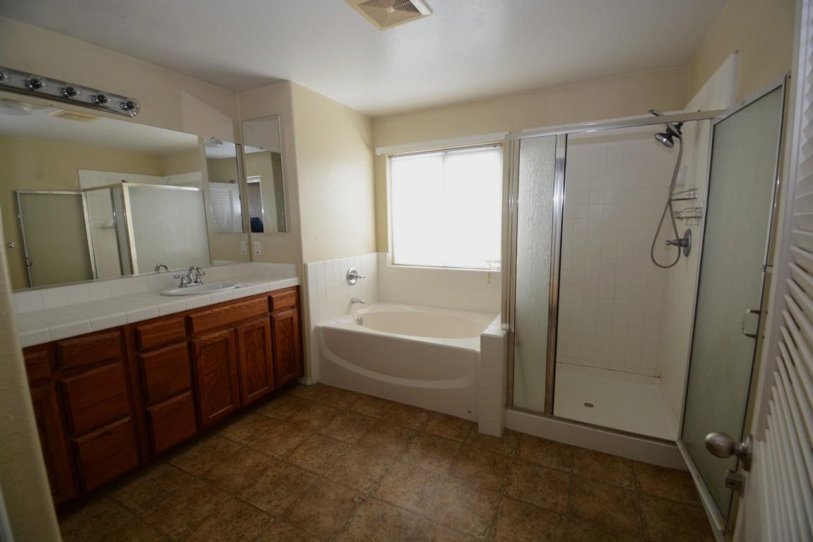 2360 S Playa Ave, Fresno, CA 93727