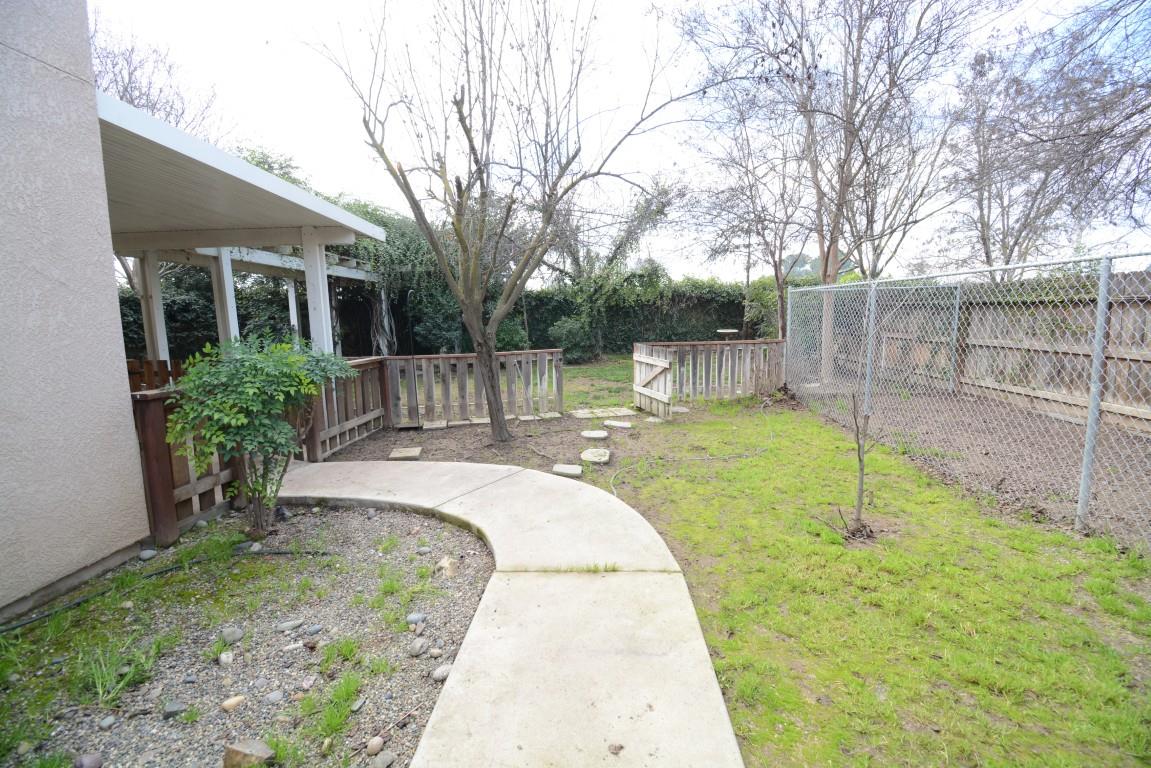 2360 S Playa Ave, Fresno, CA 93727